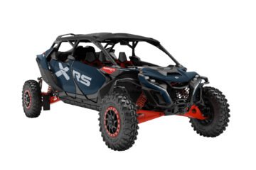 ORV-SSV-MY25-Maverick-R-MAX-XRSSAS-MillNT-CE-Dusty-Navy-Legion-Red-0007DSP00-Studio-34FR-EMEA (2)