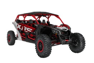 ORV-SSV-MY25-MaverickX3-MAX-XRSSAS-TurboRR-Fiery-Red-Hyper-Silver-SKU0009NSN00-Studio-34FR-CE (2)
