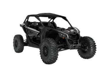 ORV-SSV-MY25-MaverickX3-XRS-TurboRR-Triple-Black-SKU0007TSN00-Studio-34FR-CE (2)