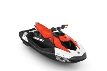 SEA-MY25-SPARK-Trixx-3Up-NoSS-M90-Bright-White-00066SJ00-Studio-34FR-CU